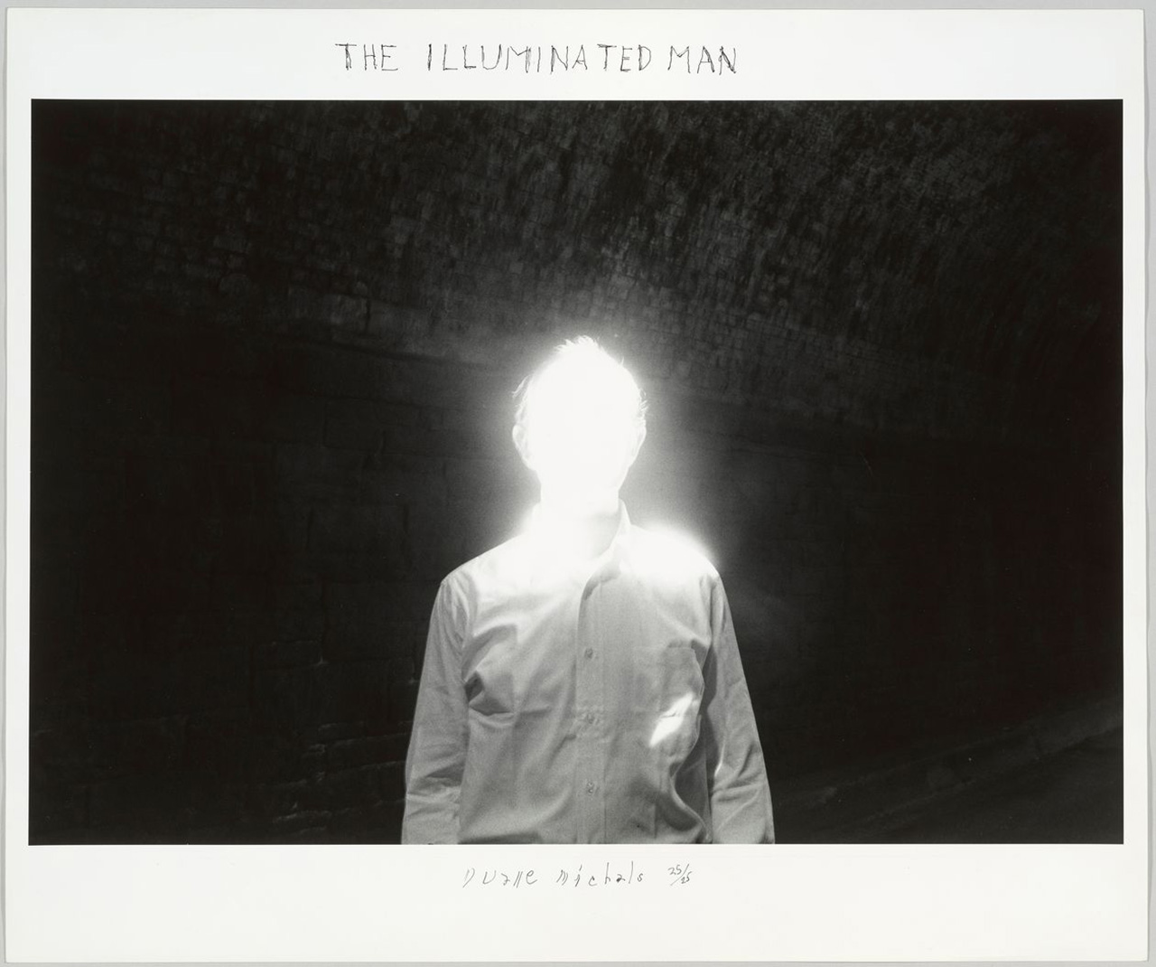 The Illuminated Man (El hombre iluminado). © Duane Michals, 1968
